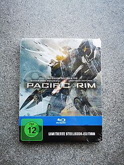 PACIFIC RIM: �tok na Zemi Steelbook&trade; + D�REK f�lie na SteelBook&trade;
